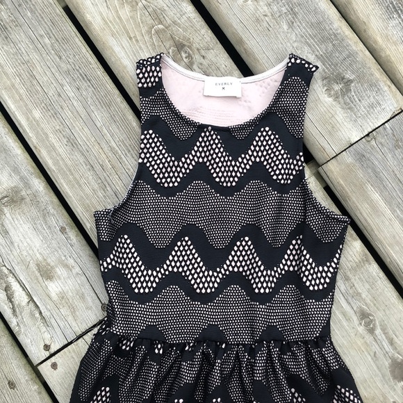 Everly Sleeveless Dress - Picture 4 of 8